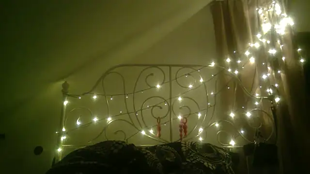 DevilsAngel13 online show from December 15, 4:29 am