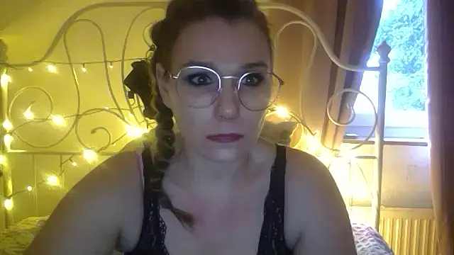 DevilsAngel13 online show from December 21, 2:04 pm