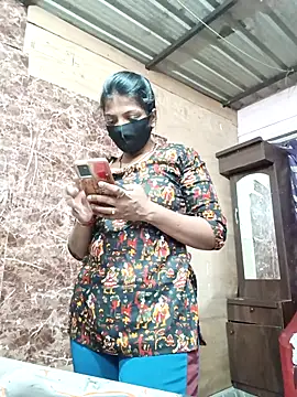 queensenorita online show from March 27, 8:20 am