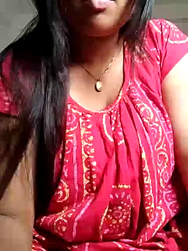 Snapshot of Priya_2222 chatting on February 27, 5:45 am Priya 2222 online show from February 27, 5:45 am