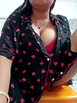 Snapshot of Priya_2222 chatting on April 28, 6:35 pm Priya 2222 online show from April 28, 6:35 pm