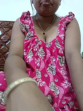 Snapshot of Priya_2222 chatting on May 29, 7:06 am Priya 2222 online show from May 29, 7:06 am