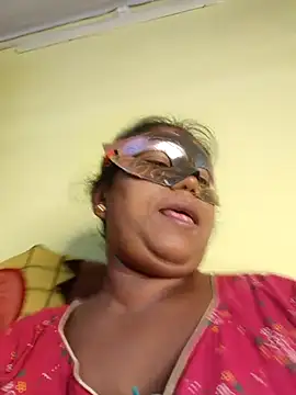Snapshot of tinabhabhi chatting on October 15, 11:32 am tinabhabhi online show from October 15, 11:32 am