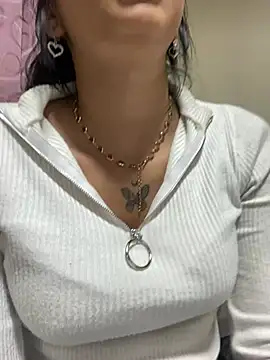 Hilary pinkk online show from March 19, 1:10 am