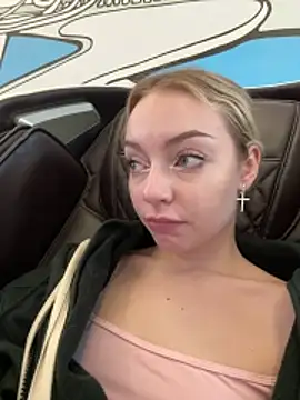 Snapshot of melissa_grr chatting on February 13, 12:45 pm melissa grr online show from February 13, 12:45 pm