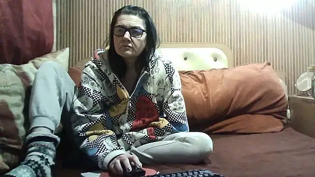 Snapshot of AlanaLaDream chatting on January 11, 6:13 pm AlanaLaDream online show from January 11, 6:13 pm