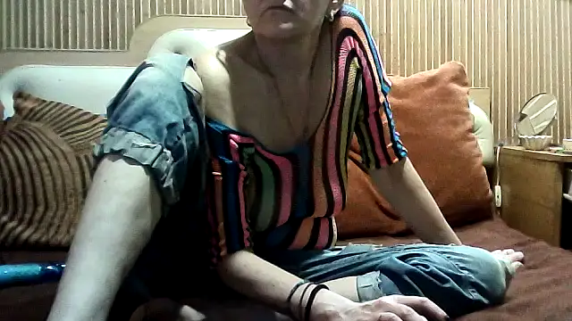 Snapshot of AlanaLaDream chatting on February 5, 5:39 pm AlanaLaDream online show from February 5, 5:39 pm