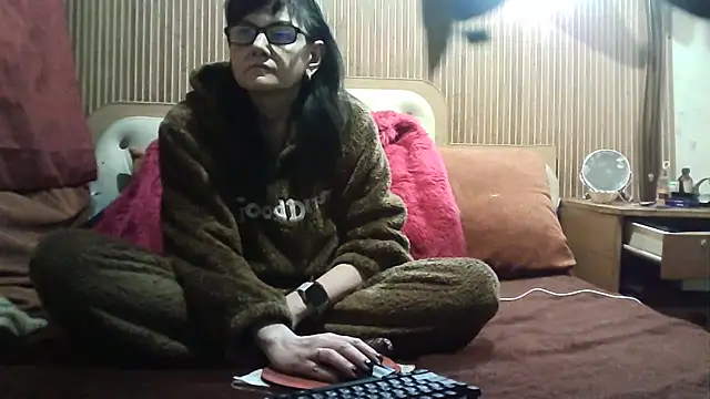 Snapshot of AlanaLaDream chatting on February 9, 2:32 pm AlanaLaDream online show from February 9, 2:32 pm