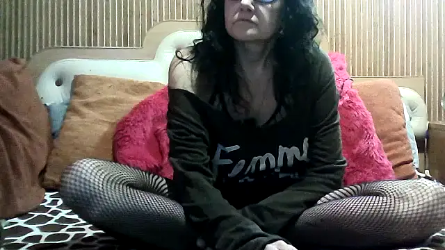 Snapshot of AlanaLaDream chatting on February 13, 2:02 pm AlanaLaDream online show from February 13, 2:02 pm