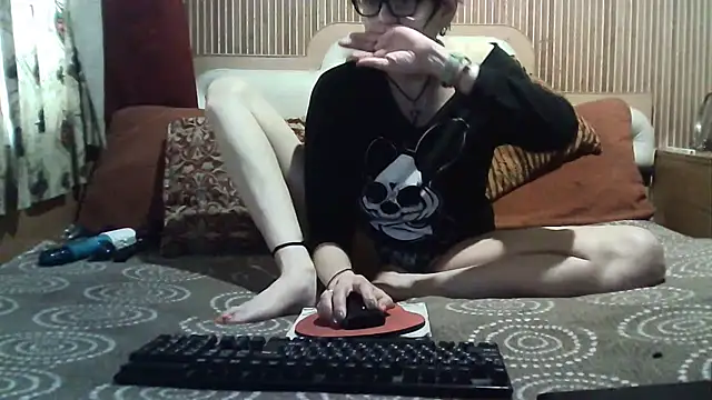 AlanaLaDream online show from April 2, 12:14 pm