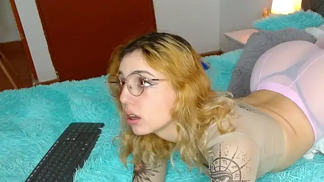 Snapshot of Thea_Aphros_ chatting on October 9, 1:47 am Thea Aphros online show from October 9, 1:47 am