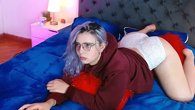 Thea Aphros  online show from December 17, 9:43 pm