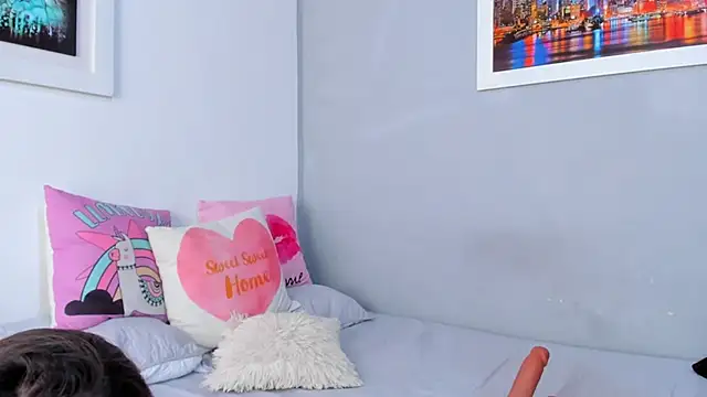 naughtyloverss online show from December 17, 7:37 pm