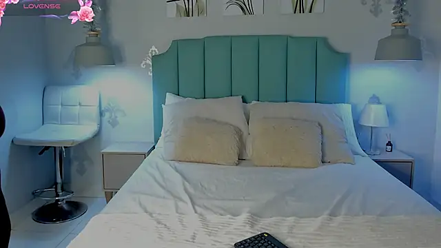 Khenta Michells online show from February 12, 10:35 am