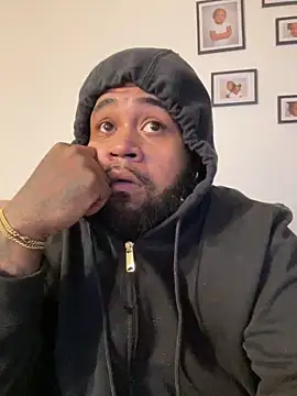 Snapshot of Pap1_Champo chatting on December 11, 8:15 am Pap1 Champo online show from December 11, 8:15 am