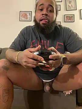 Snapshot of Pap1_Champo chatting on January 1, 8:24 am Pap1 Champo online show from January 1, 8:24 am