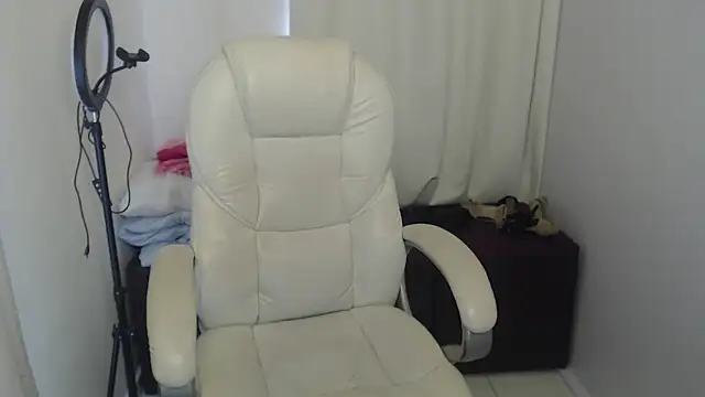 Abby Halliwey online show from January 3, 3:44 pm