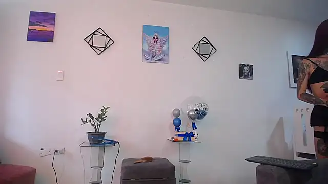 vixenxqueens online show from September 18, 7:49 pm