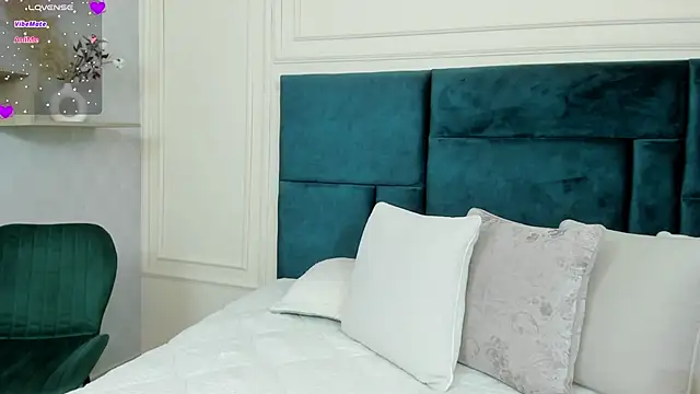 Snapshot of Charlotte_Mayer chatting on February 22, 11:24 am Charlotte Mayer online show from February 22, 11:24 am
