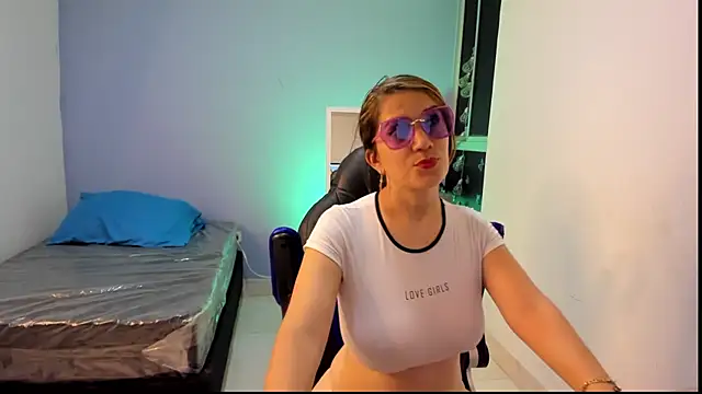 gwen ashly online show from February 27, 6:53 pm