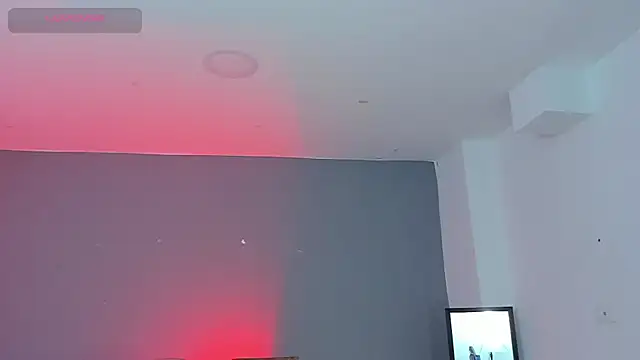 gwen ashly online show from March 18, 10:04 pm