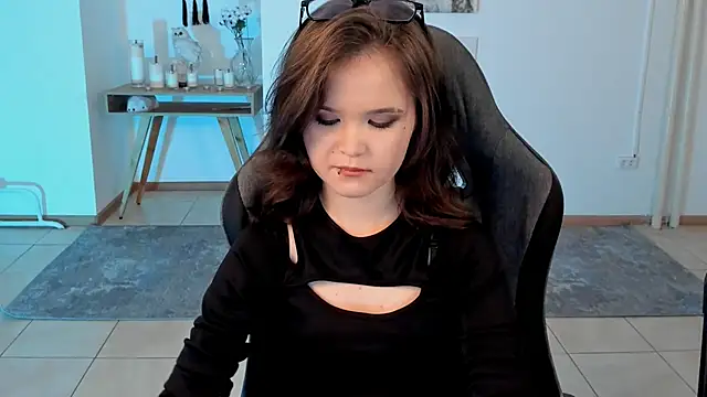 Elainebeness online show from February 1, 1:44 am