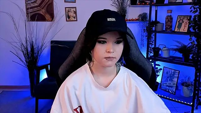 Elainebeness online show from March 6, 7:32 pm