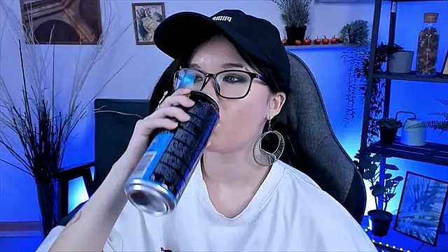 Elainebeness online show from March 6, 10:47 pm