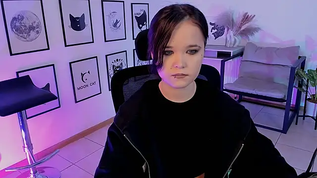 Elainebeness online show from March 16, 7:27 pm