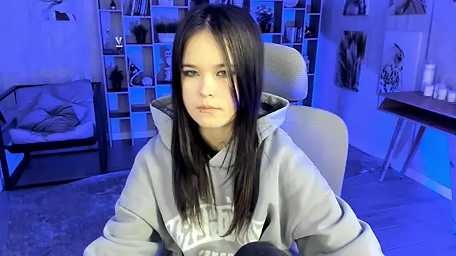 Elainebeness online show from October 21, 7:25 pm