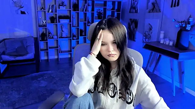 Elainebeness online show from October 22, 8:08 pm