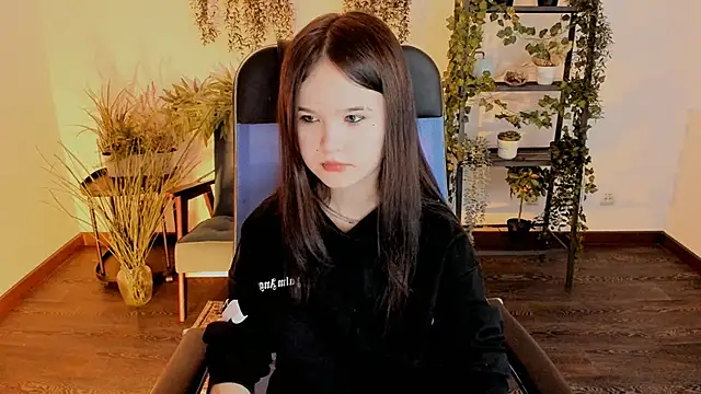 Elainebeness online show from January 13, 7:30 pm