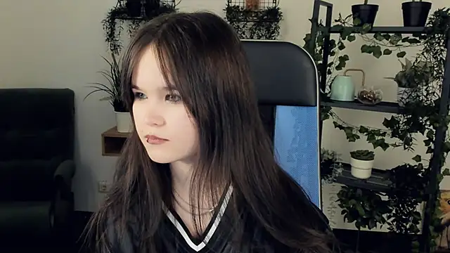 Elainebeness online show from February 27, 7:25 pm