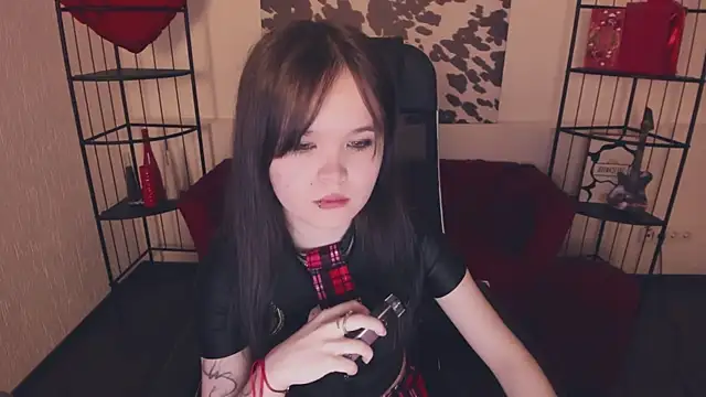 Elainebeness online show from April 7, 7:47 pm