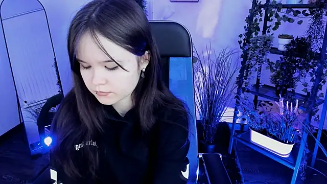 Elainebeness online show from April 25, 7:22 pm