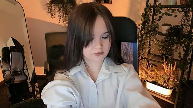 Elainebeness online show from April 27, 4:05 pm