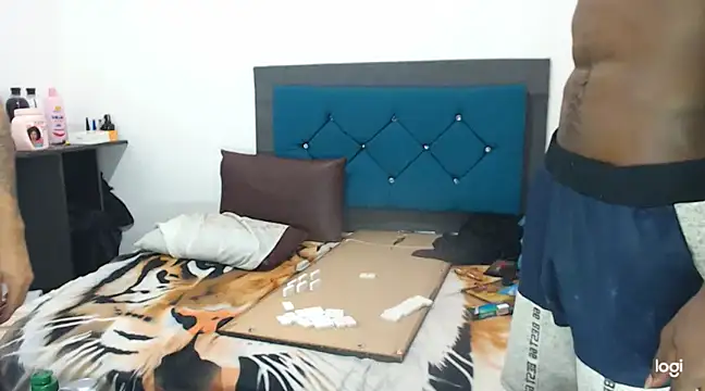 Snapshot of logannth chatting on March 9, 6:06 am logannth online show from March 9, 6:06 am