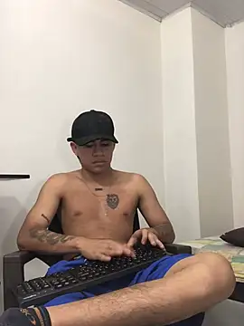 Snapshot of logannth chatting on January 17, 6:40 am logannth online show from January 17, 6:40 am