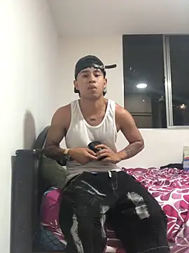 Snapshot of logannth chatting on February 1, 1:26 am logannth online show from February 1, 1:26 am