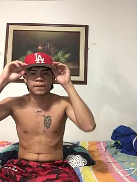 Snapshot of logannth chatting on February 6, 2:16 am logannth online show from February 6, 2:16 am