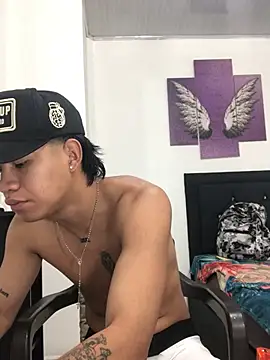 Snapshot of logannth chatting on February 8, 9:51 pm logannth online show from February 8, 9:51 pm