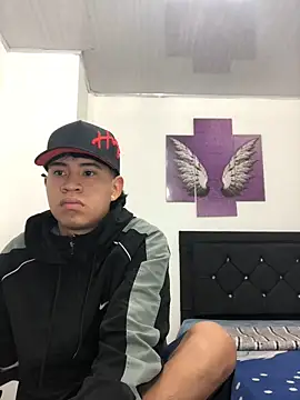 Snapshot of logannth chatting on February 23, 1:36 am logannth online show from February 23, 1:36 am