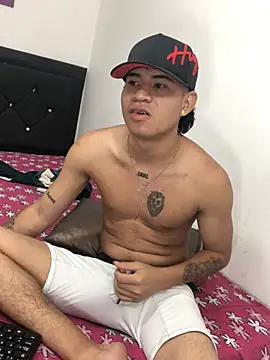 Snapshot of logannth chatting on February 25, 6:12 am logannth online show from February 25, 6:12 am