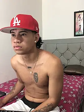 Snapshot of logannth chatting on February 28, 12:39 pm logannth online show from February 28, 12:39 pm