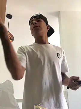 Snapshot of logannth chatting on March 1, 4:42 pm logannth online show from March 1, 4:42 pm