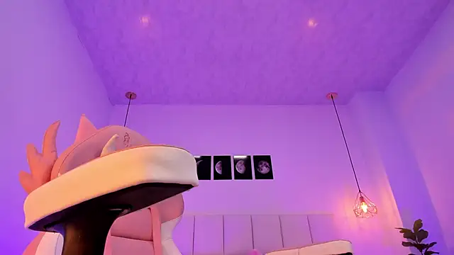 Brittany cute18 online show from January 7, 11:05 am