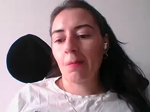  karlie kloss  online show from February 3, 8:24 pm