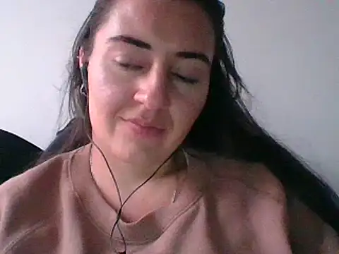  karlie kloss  online show from February 13, 11:04 pm