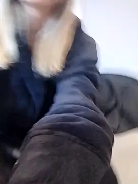 Snapshot of fofinhaa12 chatting on September 19, 1:34 pm fofinhaa12 online show from September 19, 1:34 pm