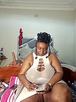 Snapshot of ThickianaRider chatting on May 10, 9:42 pm ThickianaRider online show from May 10, 9:42 pm